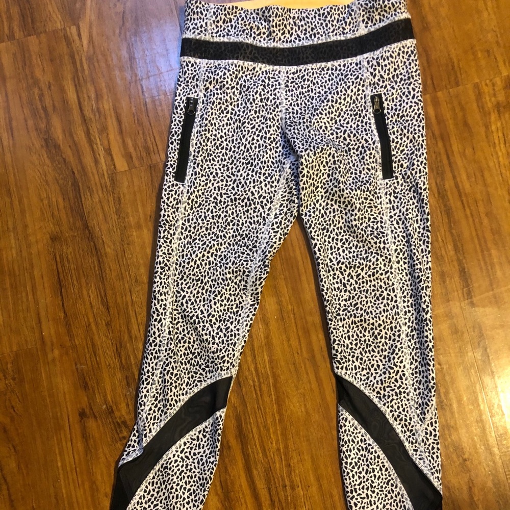 Lululemon Size 4 printed leggings